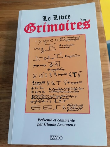 Le Livre des Grimoires - De la magie au Moyen Age, de Claude Lecouteux | portada del libro