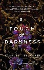 A TOUCH OF DARKNESS, de Scarlett St. Clair | portada del libro