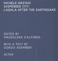 Michele Nastasi suspended city: L'aquila after the earthquake, de NASTASI | portada del libro