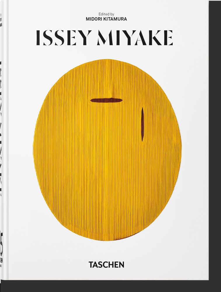 ISSEY MIYAKE. 45TH ED. | portada del libro