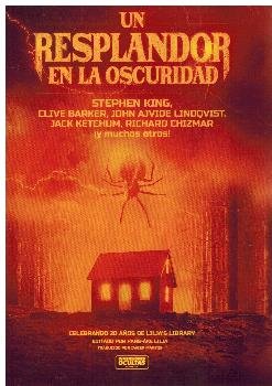 UN RESPLANDOR EN LA OSCURIDAD, de AA.VV. | portada del libro