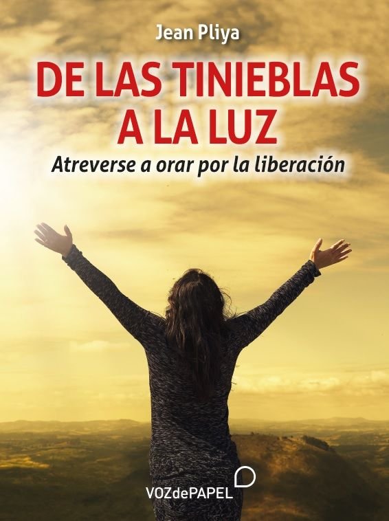 DE LAS TINIEBLAS A LA LUZ, de Jean Pliya | portada del libro