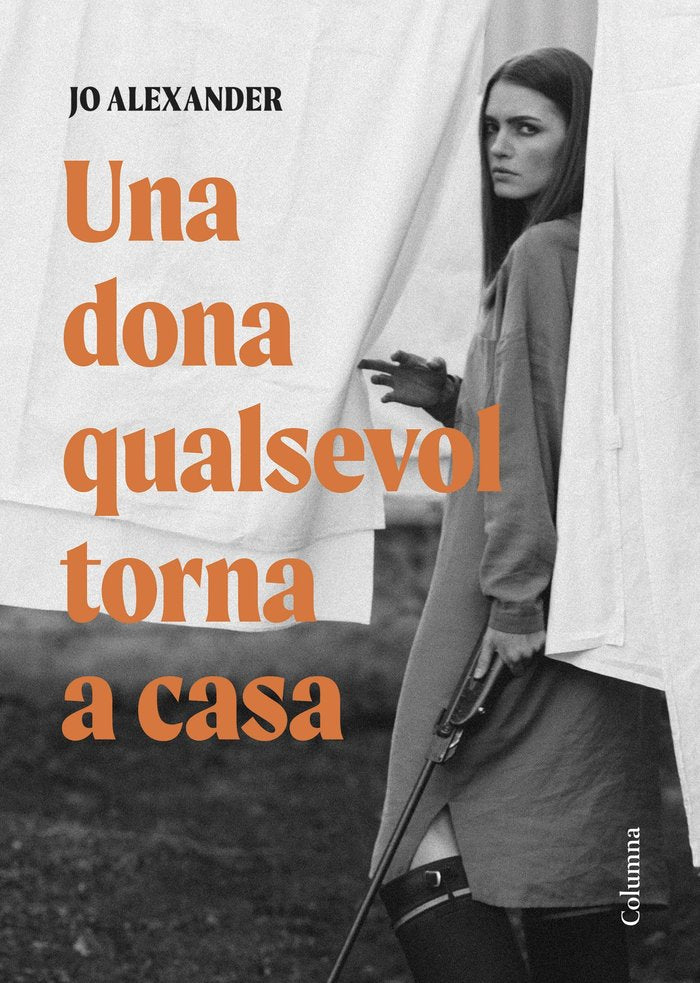 Una dona qualsevol torna a casa, de ALEXANDER, JO | portada del libro