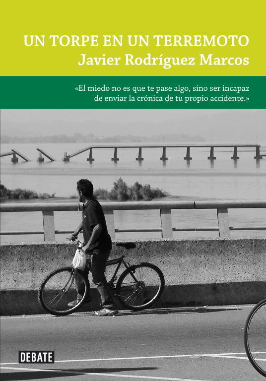 Un torpe en un terremoto, de Rodríguez Marcos, Javier | portada del libro