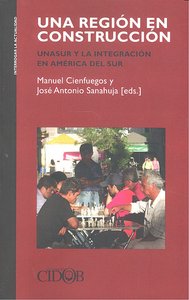 UNA REGION EN CONSTRUCCION, de CIENFUEGOS | portada del libro