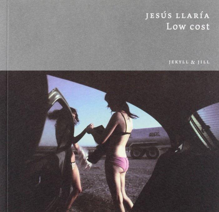 LOW COST, de LLARíA, JESúS | portada del libro