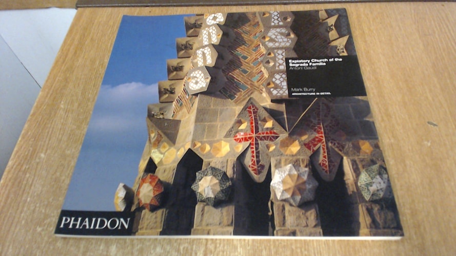 SAGRADA FAMILIA GAUDI, de Mark Burry | portada del libro