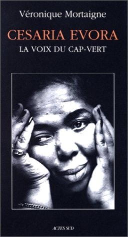 CESARIA EVORA, LA VOIX DU CAP-VERT, de Véronique Mortaigne | portada del libro