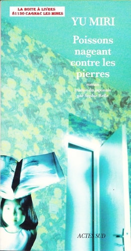 POISSONS NAGEANT CONTRE LES PIERRES, de Miri Yū | portada del libro