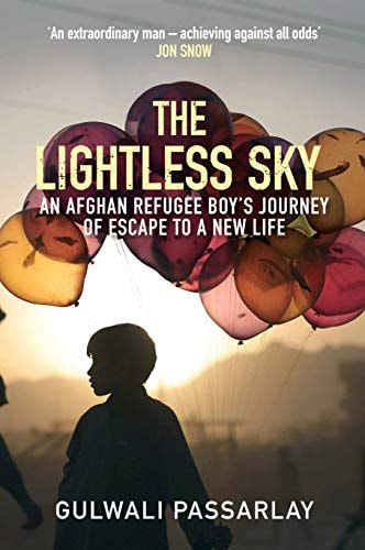 THE LIGHTLESS SKY, de Gulwali Passarlay | portada del libro