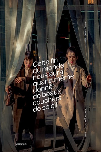CETTE FIN DU MONDE NOUS AURA QUAND MÒME DONNE DE BEAUX COUCH, de Jakuta Alikavazovic | portada del libro