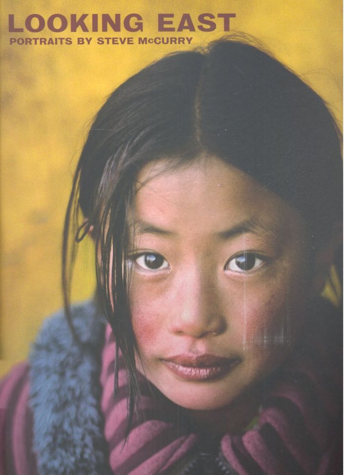 STEVE MCCURRY: LOOKING EAST, de STEVE MCCURRY | portada del libro