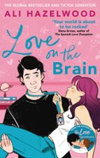 LOVE ON THE BRAIN, de Ali Hazelwood | portada del libro