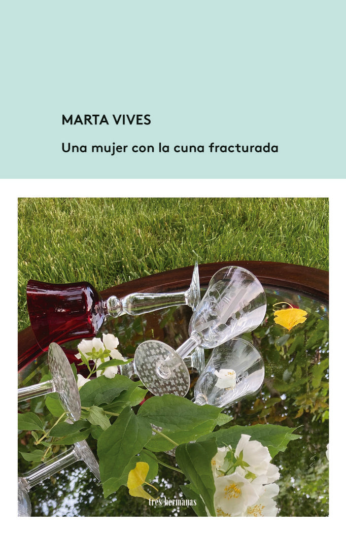 Una mujer con la cuna fracturada, de Vives, Marta | portada del libro