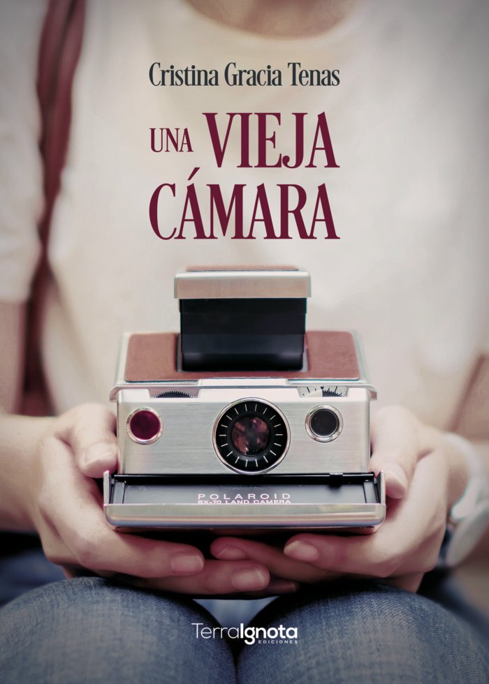 Una vieja cámara, de Gracia Tenas, Cristina | portada del libro