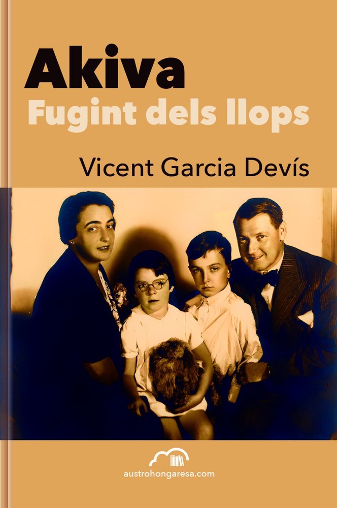 AKIVA. FUGINT DELS LLOPS, de GARCIA DEVIS, VICENT | portada del libro