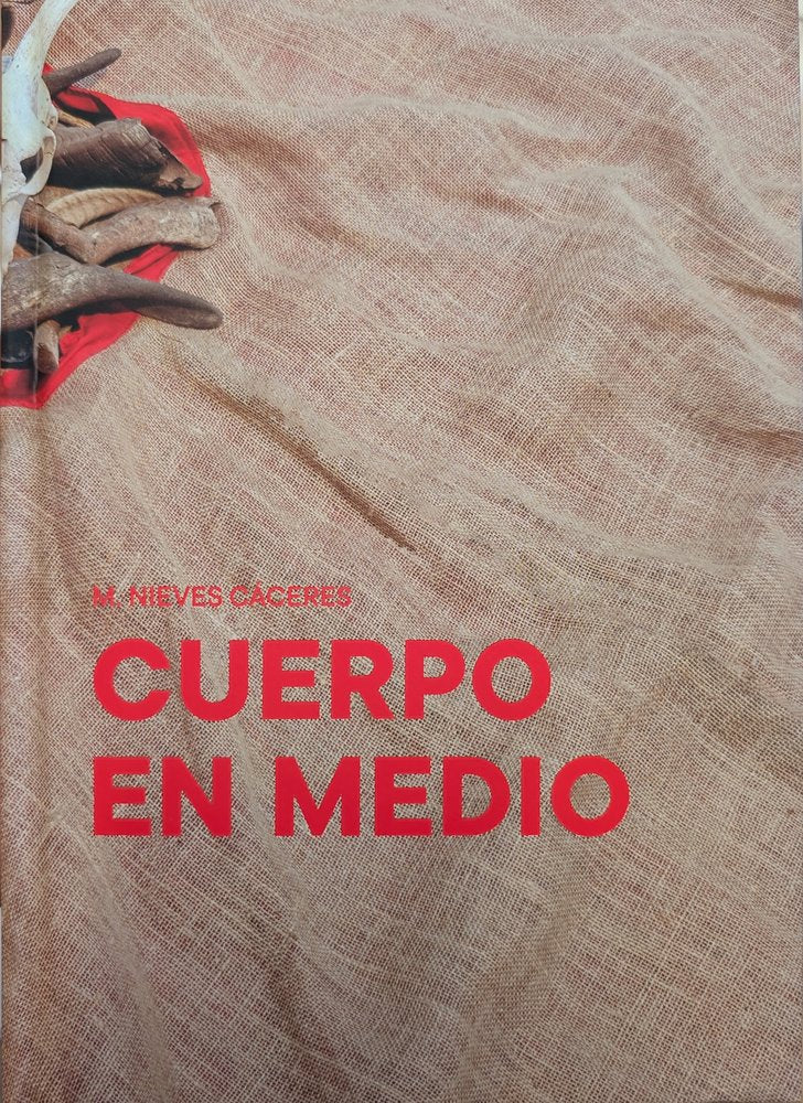 M. Nieves Cáceres. Cuerpo en medio, de BRITTO JINORIO, ORLANDO | portada del libro