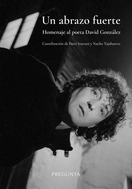 UN ABRAZO FUERTE. HOMENAJE AL POETA DAVID GONZALEZ, de TAJAHUERCE, NACHO | portada del libro
