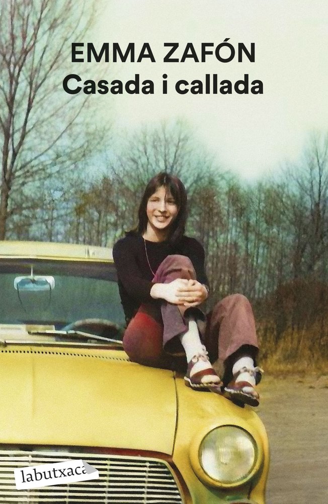 Casada i callada, de ZAFON, EMMA | portada del libro
