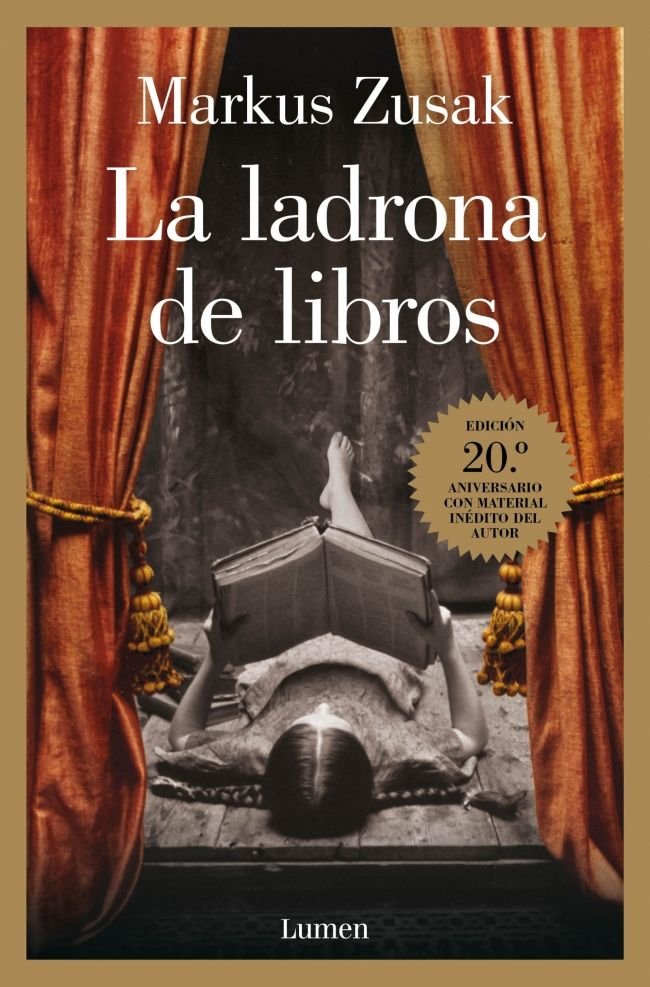 LA LADRONA DE LIBROS EDICION 20º ANIVERSARIO, de MARKUS ZUSAK | portada del libro