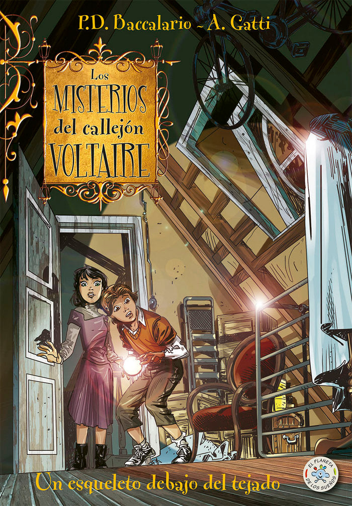 Los Misterios del Callejón Voltaire: Un esqueleto en el tejado, de Baccalario, Pierdomenico | portada del libro