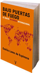 BAJO PUERTAS DE FUEGO TAURUS, de LAMO DE ESPINOSA | portada del libro