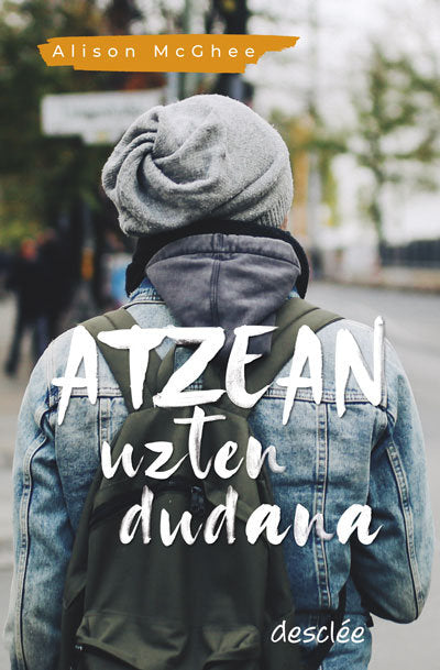 Atzean uzten dudana, de McGhee, Alison | portada del libro