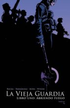 La vieja guardia. Libro uno: abriendo fuego, de Greg Rucka | portada del libro