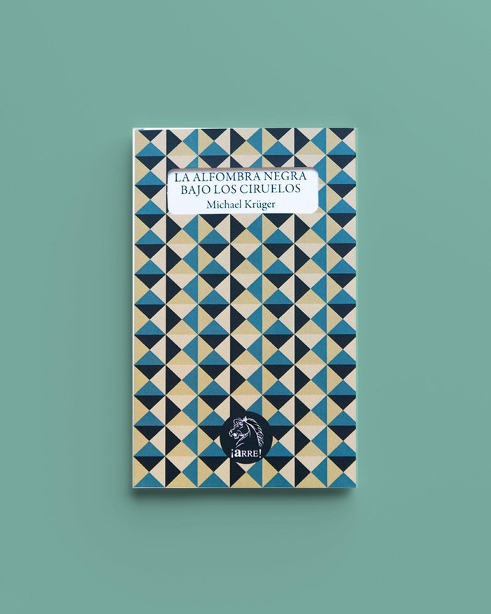 La alfombra negra bajo los ciruelos, de Krüger, Michael | portada del libro