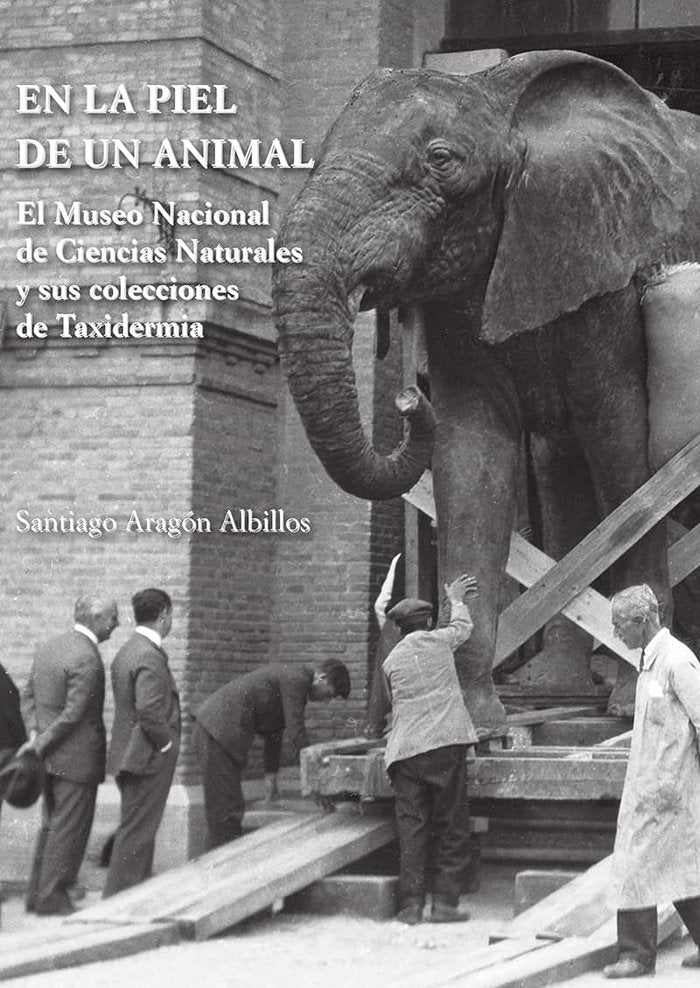 En la piel de un animal. El Museo Nacional de Ciencias Naturales y sus colecciones de Taxidermia, de Aragón Albillos, Santiag