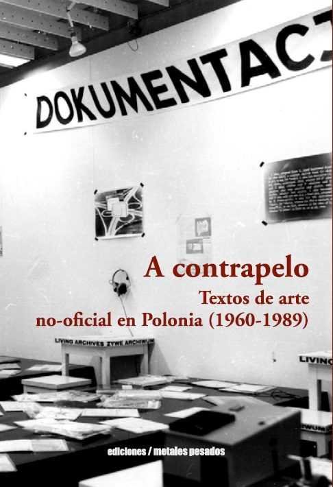 A CONTRAPELO. TEXTOS DE ARTE NO-OFICIAL EN POLONIA (1960-1989), de VV.AA. | portada del libro