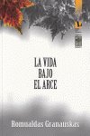 LA VIDA BAJO EL ARCE, de ROMUALDAS GRANAUSKAS | portada del libro