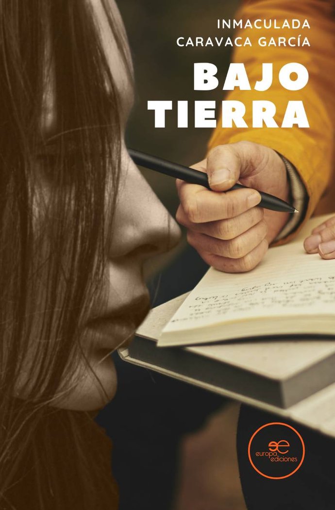 BAJO TIERRA, de CARAVACA GARCIA, INMACULADA | portada del libro