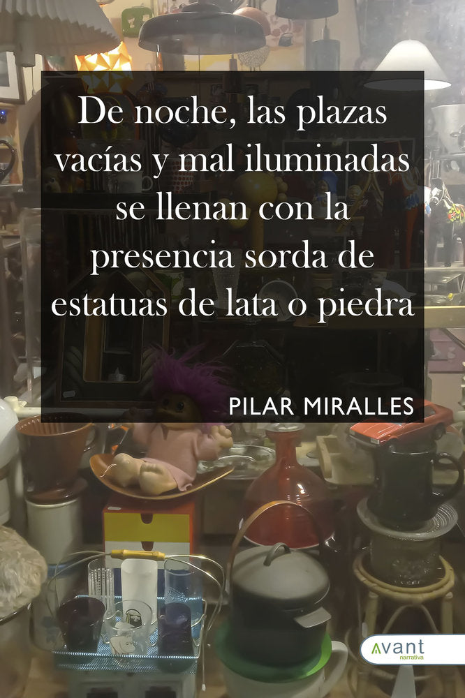 DE NOCHE, LAS PLAZAS VACÍAS Y MAL ILUMINADAS SE LLENAN CON L, de Miralles, Pilar | portada del libro