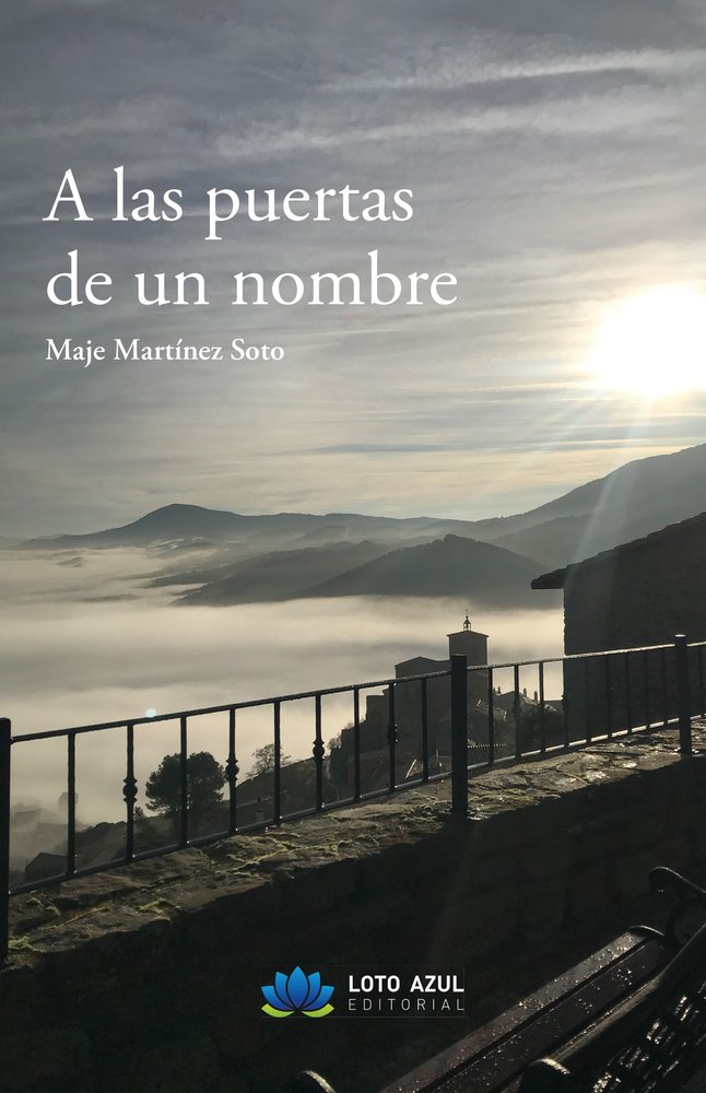 A las puertas de un nombre, de Martínez Soto, Maje | portada del libro