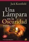 UNA LAMPARA EN LA OSCURIDAD: ILUMINANDO EL CAMINO EN TIEMPOS DIFÍCILES (+ CD)